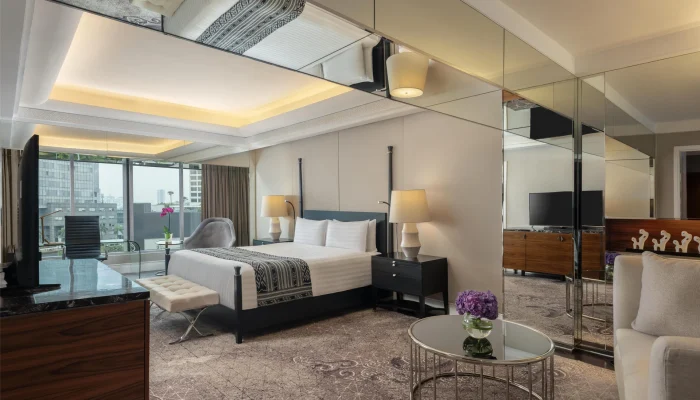 Executive Grand Deluxe Balcony King Bundaran HI View — Kamar Terbaik dengan Pemandangan Ikonik Jakarta